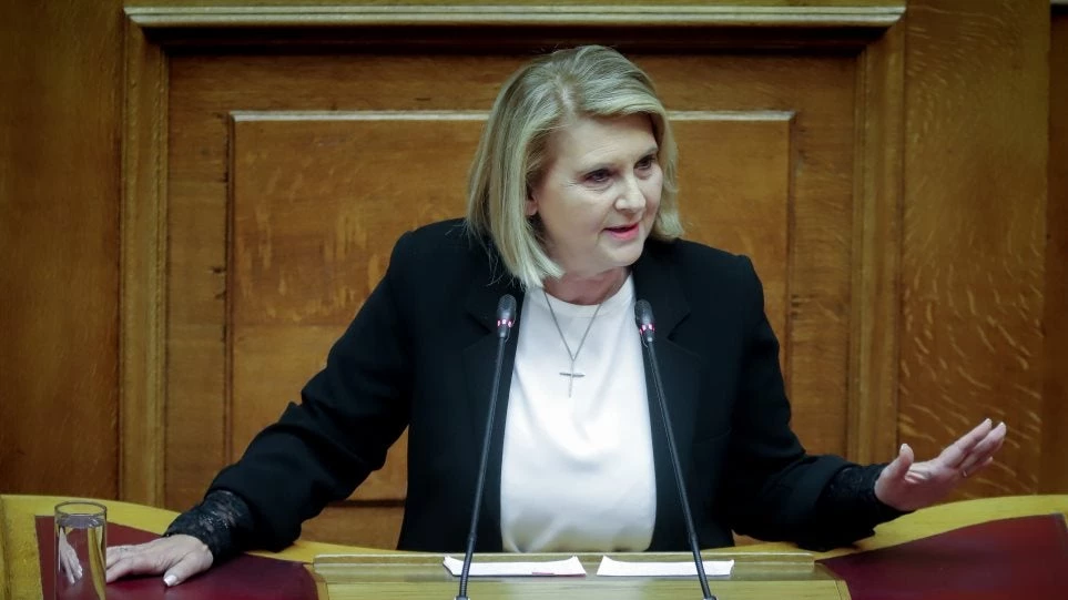 Η Βούλτεψη τρολάρει το μενού του κυβερνητικού αεροσκάφους: Έτσι κατάλαβα ότι βγήκαμε από τα μνημόνια